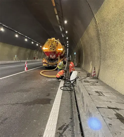 故城隧道排水渠清淤